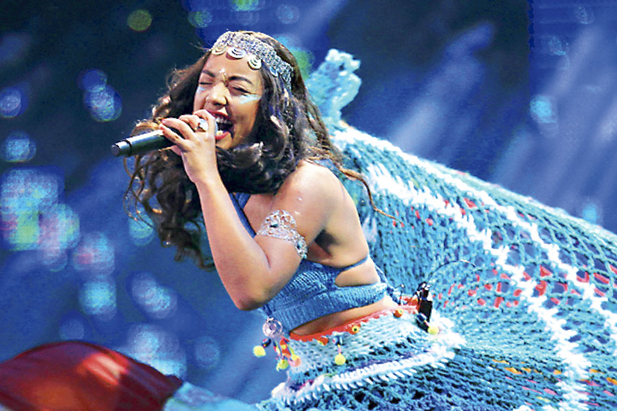 Astrid Consentimiento cantando en vivo